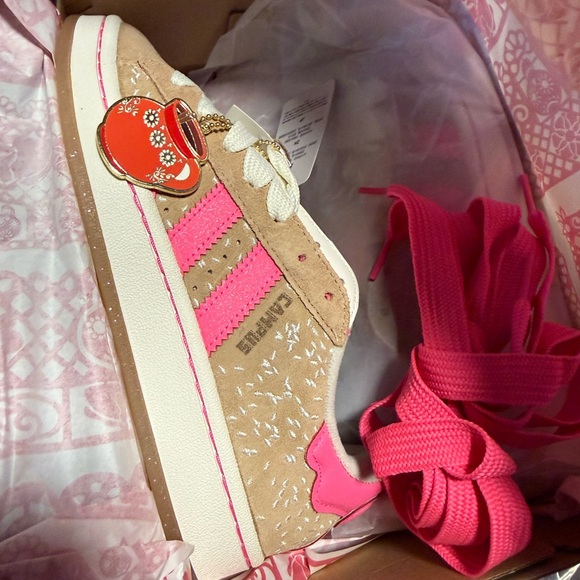 Adidas New'campus pan de Pink and Tan Sneakers with Floral Charm